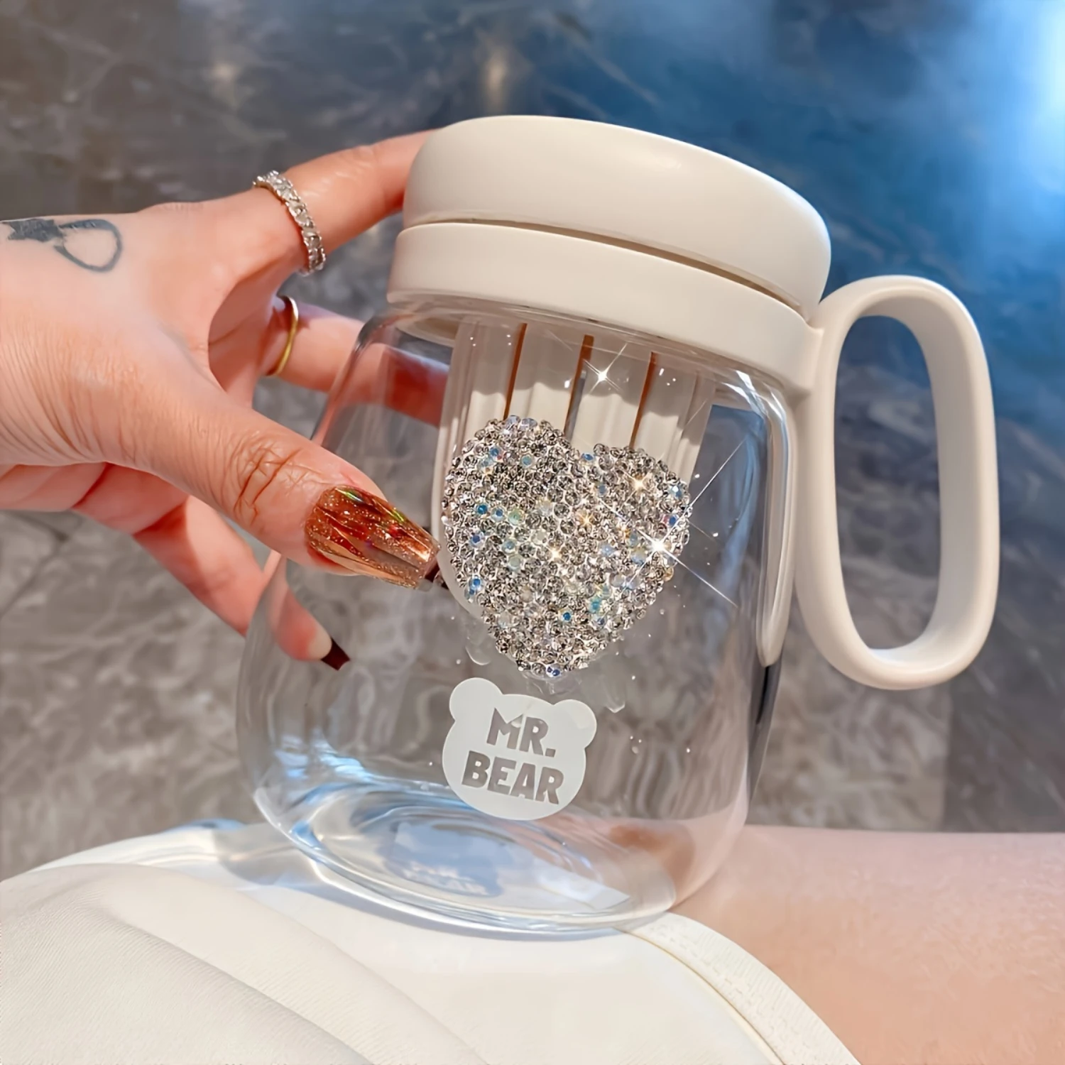 

1pc, Glitter Studded Heart Decor Water Cup With Infuser, Glass Coffee Cup With Handle, 27.05oz Drinking Cups, Summer Winter Drin