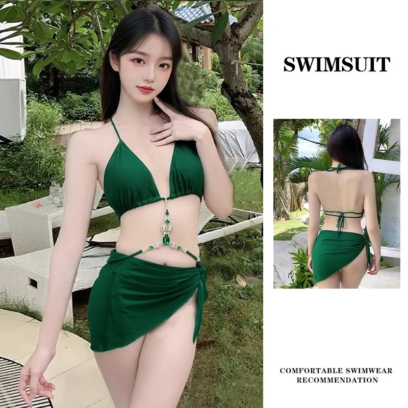 

Купальник-тройка: регулируемый топ на бретельках, утягивающая юбка-накидка и бикини для отпуска и отдыха