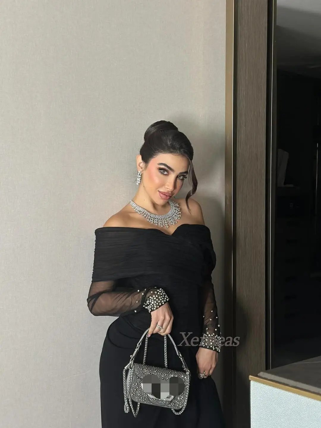 カスタムクリスタルエレガントイブニングドレスラグジュアリー2025オフショルダーページェントパーティードレス女性用プリーツプロムガウンロング