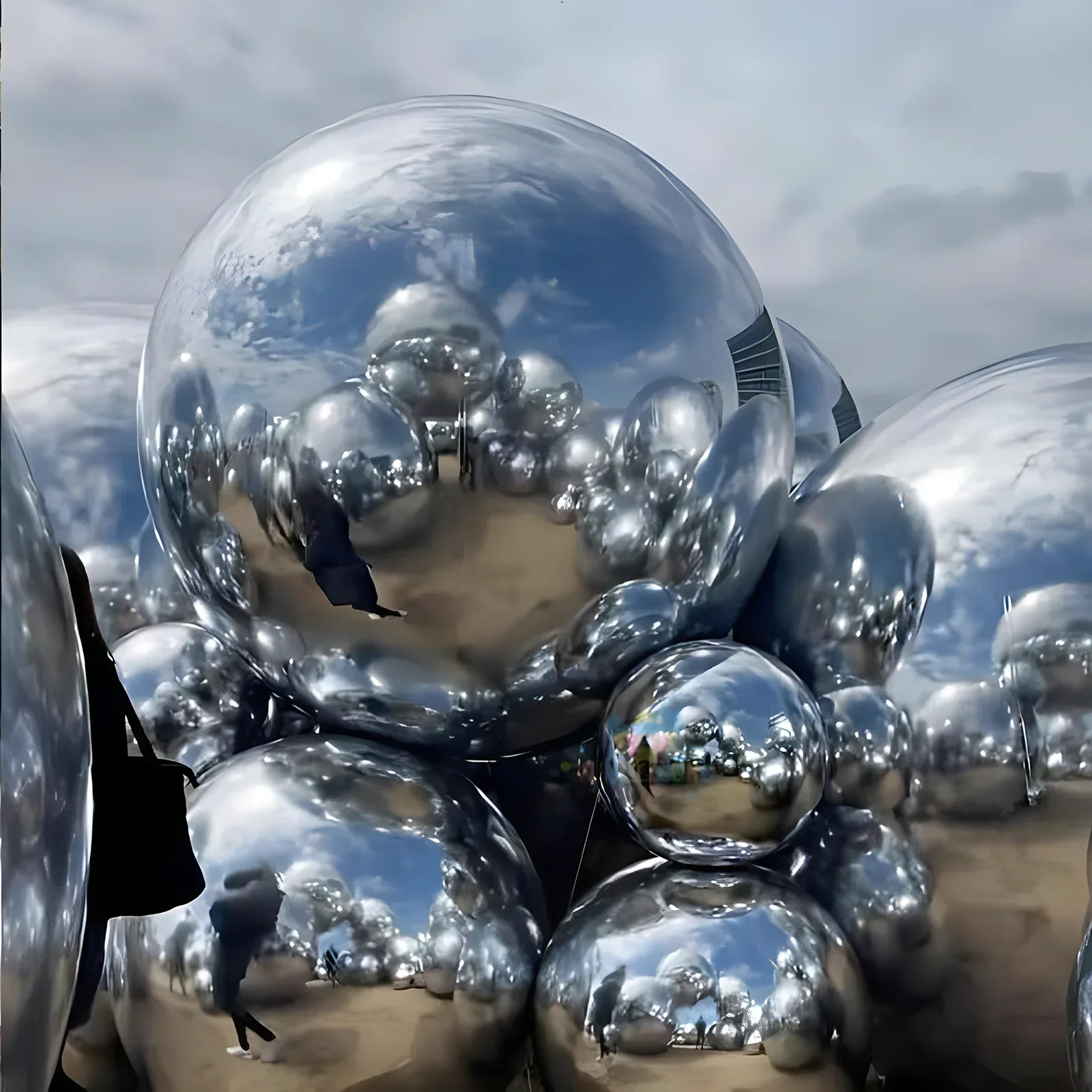 

Silver Inflatable Mirror Ball Set Sealed Big Shinny Balls Reusable Giant Mirror Sphere For Wedding Nightclub Decoration