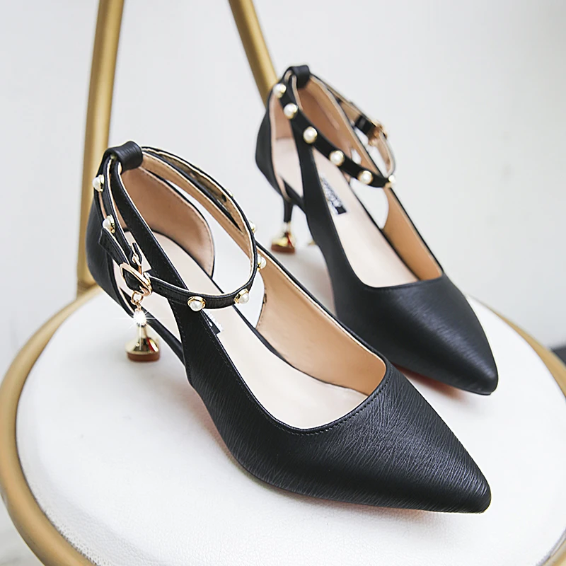 Spring New Hollow Pearl One-line Button Sandals with Fine Heel Pointed Toe Matching Mid-heel Women's Shoes