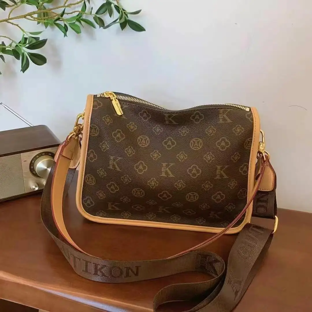 حقيبة وسادة رائجة لعام 2025 للنساء، حقيبة كتف ناعمة مطبوعة، حقيبة كروس وحقيبة يد متعددة الاستخدامات #4