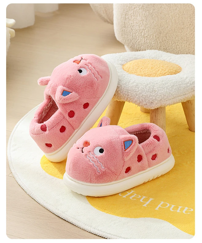 Winterwarme, geschlossene Katzenpantoffeln für Damen, verspielte, seitlich gefleckte, flauschige Loafer, flauschige Hausschuhe für Damen, Plüschpantoffeln. – Detail 12