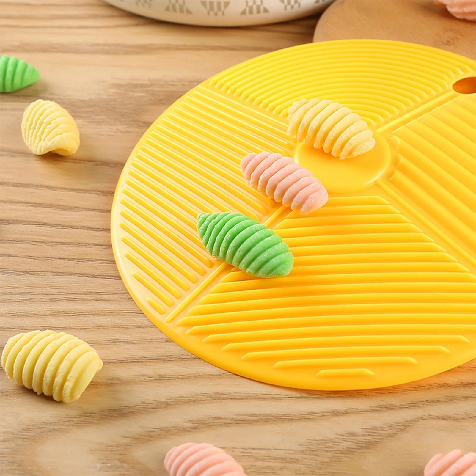 15cm Macaroni Making Mold Pasta Pastry Board Multi Purpose Yellow Dough Noodle Cooking Tool For Household Kitchen Supplies