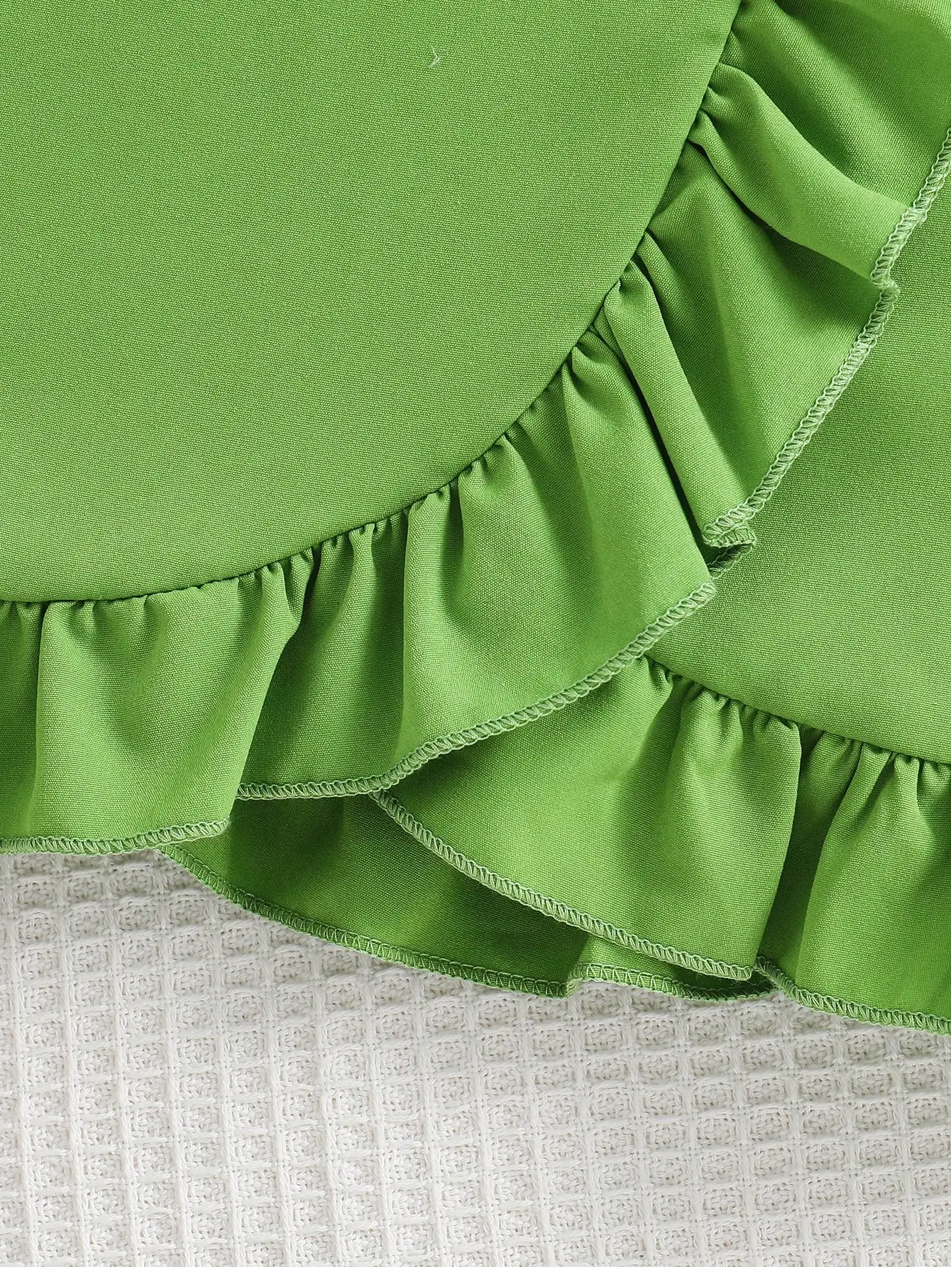 2-częściowa dziewczęca moda wiosna/lato urocza odzież codzienna na zewnątrz biała dzianina z okrągłym dekoltem T-shirt z nadrukiem stokrotki + zielona plisowana spódnica — zdjęcie 7