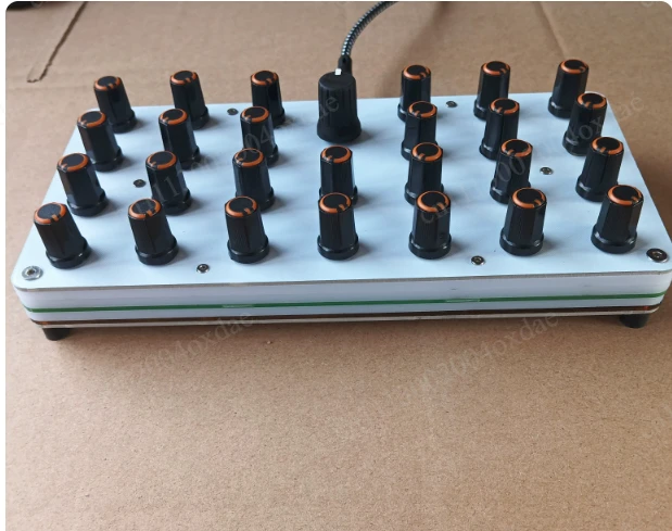 USB-C interface Controller for music host software 27 MIDI knobs