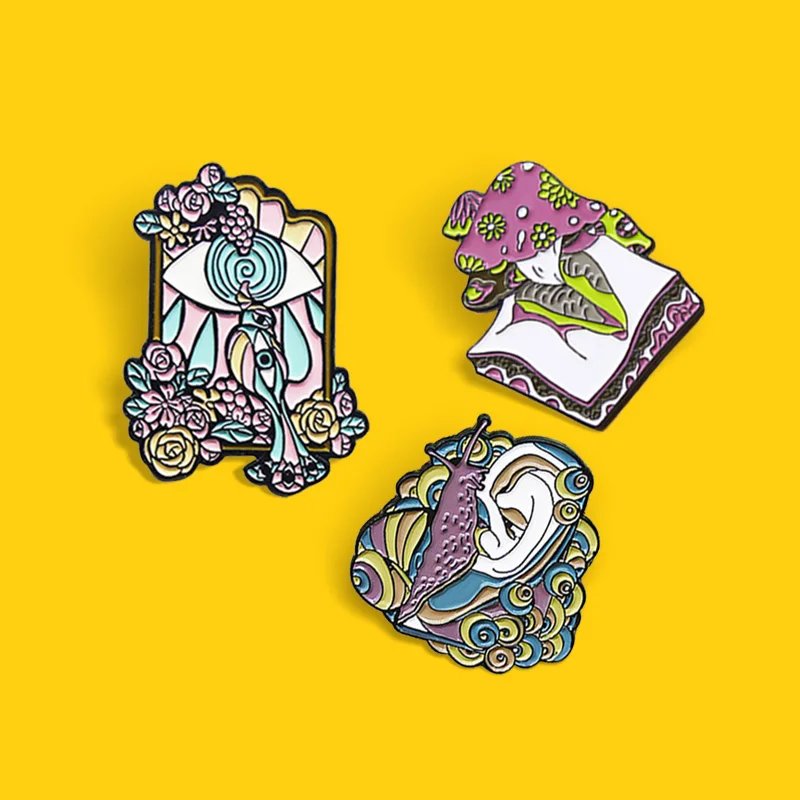 Broches de esmalte espacial para mujer, alfileres con forma de caracol, seta tóxica, rosa, espejo, broche de solapa, labios y ojo