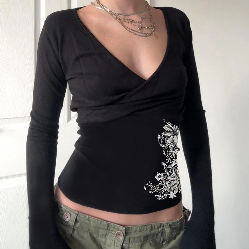 

Женские укороченные топы в уличном стиле с V-образным вырезом и принтом, повседневные футболки с длинным рукавом для весны и осени, модные сексуальные черные облегающие топы 2026 года