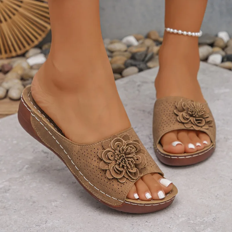 

Лидер продаж 2025, женская обувь, летние классические женские тапочки, модные дышащие тапочки на танкетке, римская обувь с цветочным шитьем в стиле ретро, Zapatos