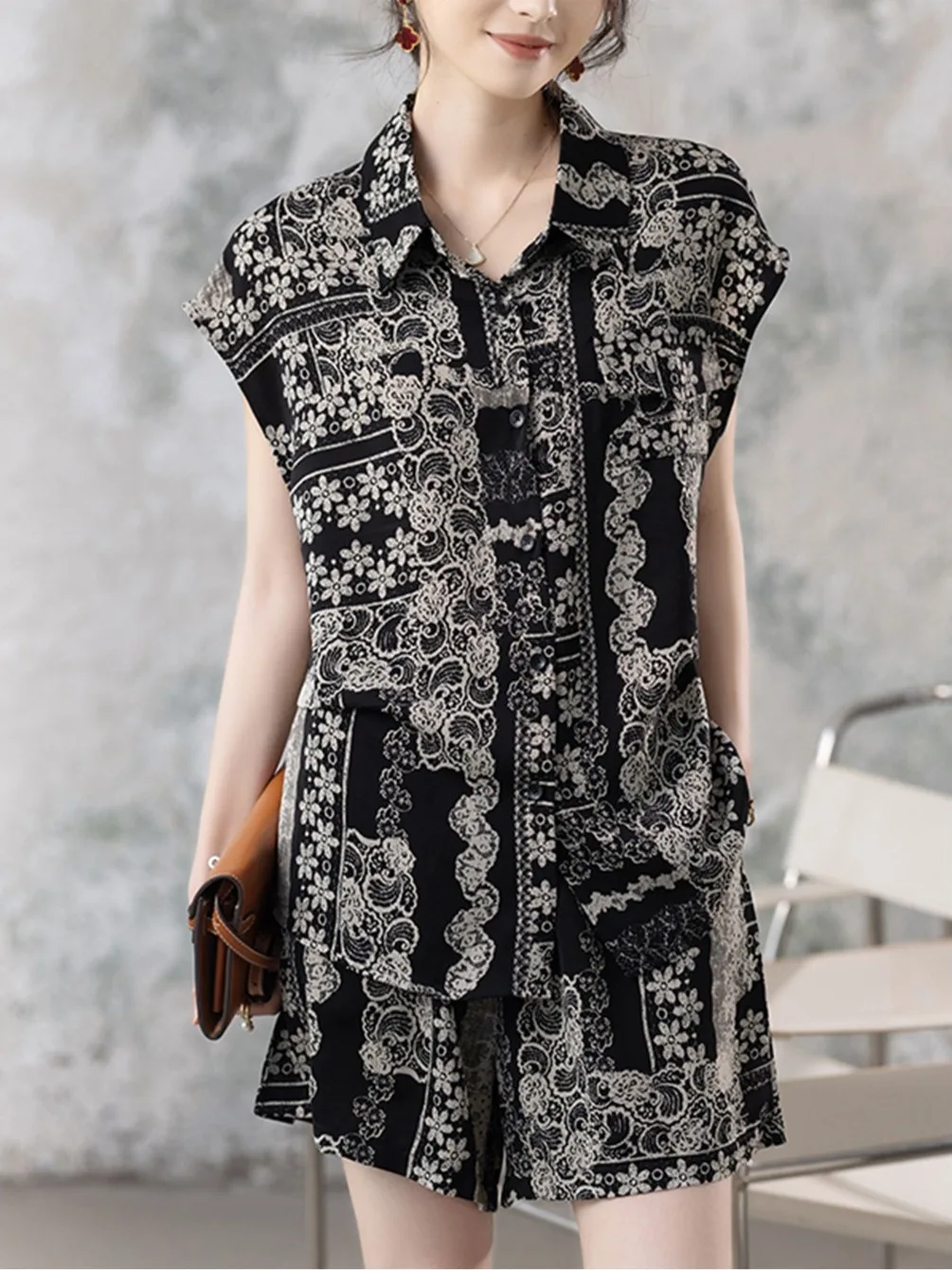 

Fashionable Printed Artistic Set Short Sleeve Turn-down Collar Shirt Elastic Waist Wide Leg Shorts 2026 Summer New Two-piece Set
