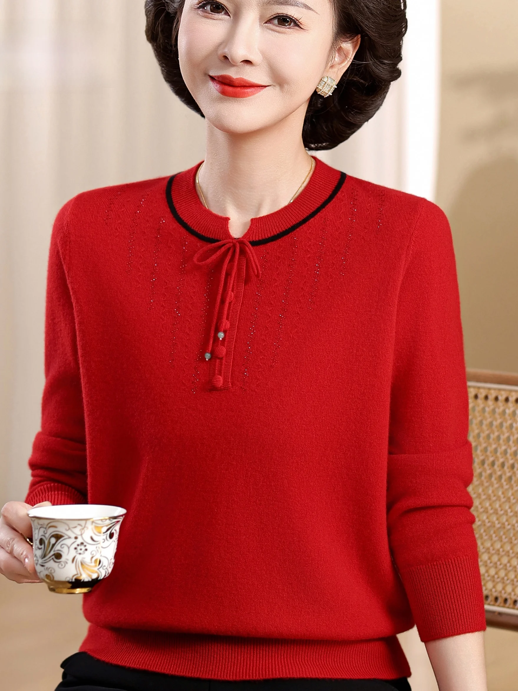 

Red round Ne Knitted Base irt Knot Mid-aged Women's Faionable Warm Top Fortunes Year Sweater Loose Fit Knitwear