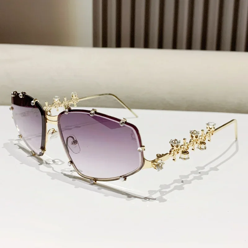 Luxury Diamond Sunglasses Women Retro Cat Eye Sun Glasses for Ladies Vintage Modern Frame Shining Shades Female Lentes De Sol