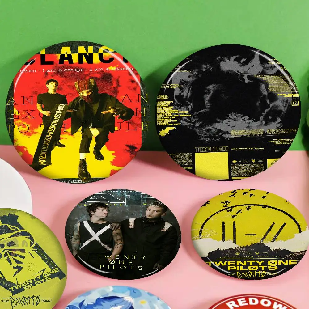 T-Twenty One P-Pilots Band Photo Brooches Creative Round Badge Gifts Pins 32/44/58mm