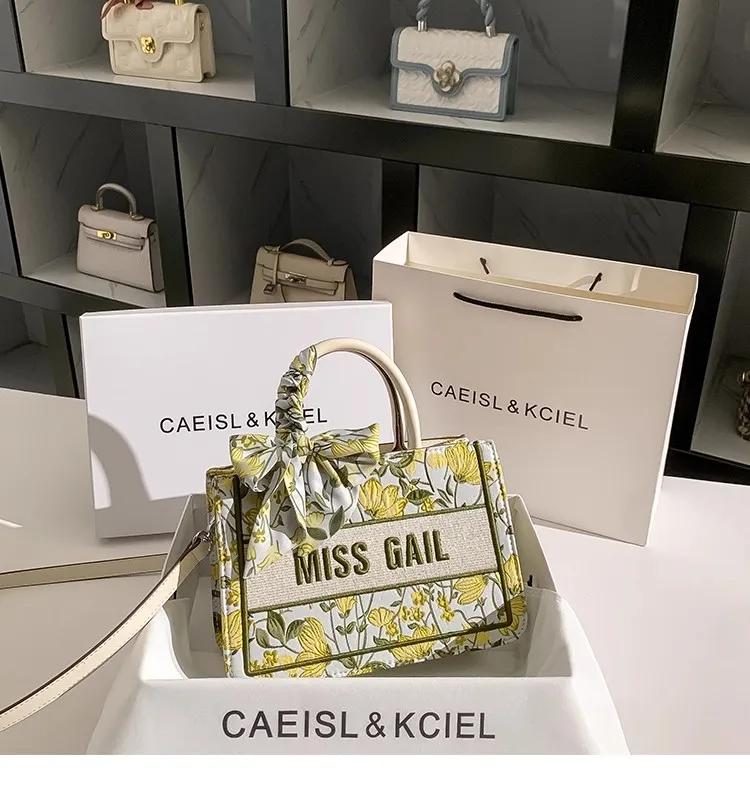 

Luxury Embroidery Floral Clutch Purse Fashion Yellow Color Square Tote Bag High Quality Textured Women Handbag Messenger Bag