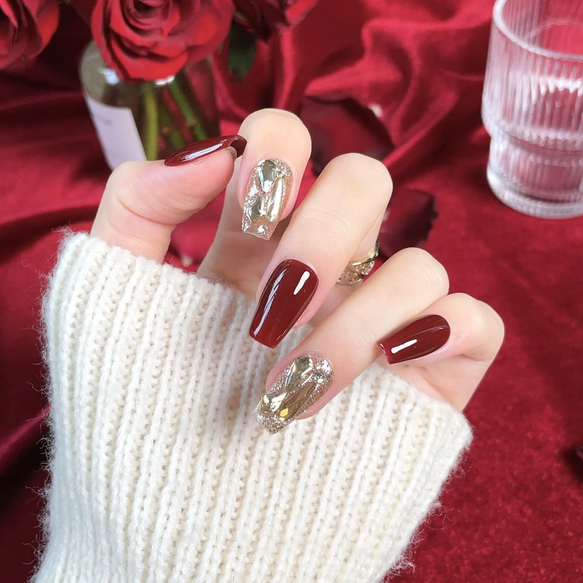 

（Handmade Manicures)10 PCS Medium and Long Trapezoidal Cherry Color Light Luxury Champagne Diamond Light Therapy Fake Nail Patch