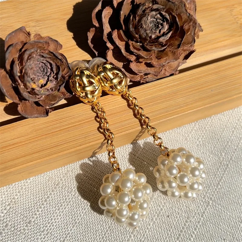 Original And Ingenious Handmade New Chinese Metal Woven Knotted Birdcage Pearl Bouquet Swaying Fringed Ear Clip Female