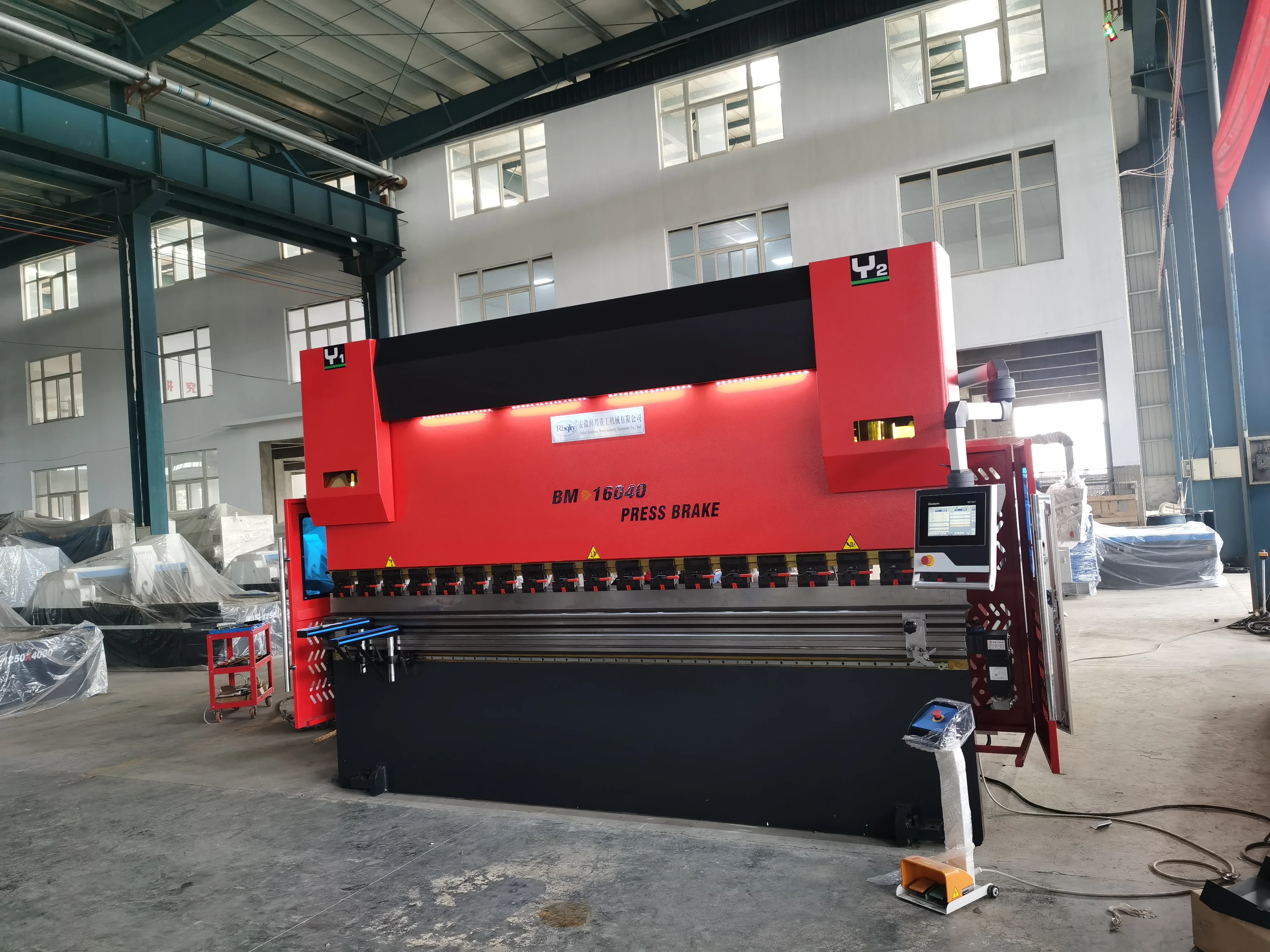 Sheet Metal CNC Press Brake Steel Plate Bending Machine With Cnc Hydraulic Press Brake 1530