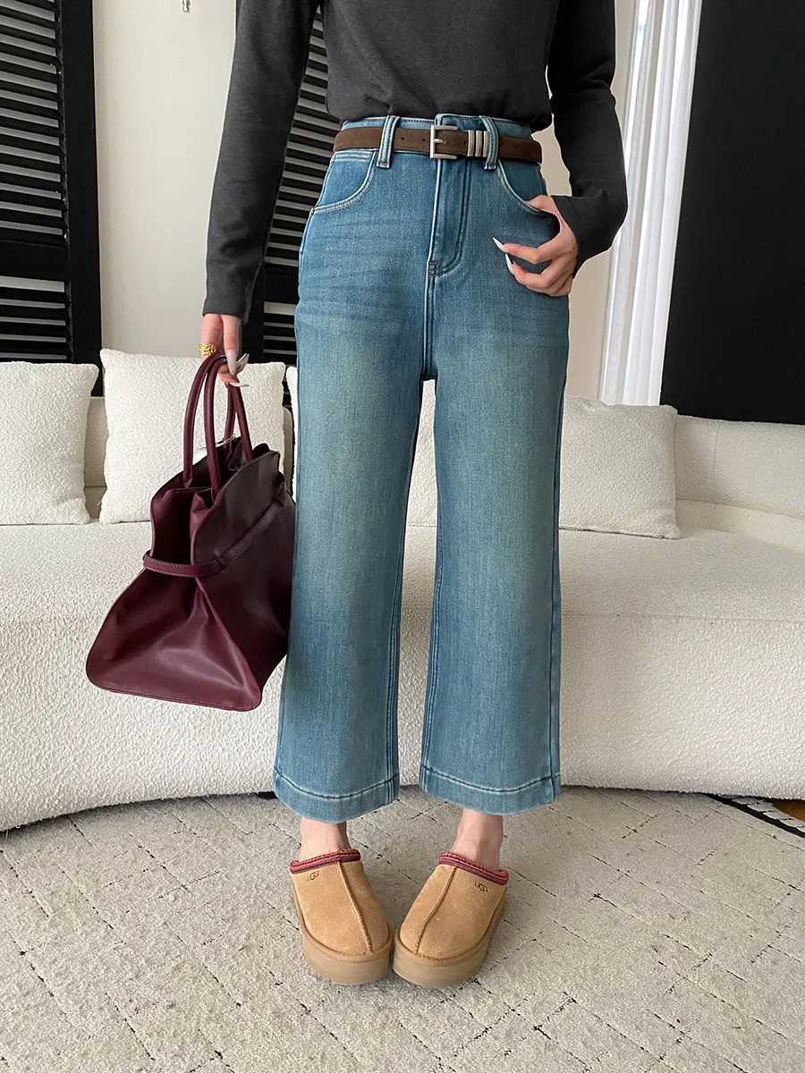 กางเกงยีนส์ทรงตรงขากว้างเอวสูงสีพื้นเรียบง่ายสำหรับผู้หญิง ช่วยให้ดูผอมเพรียว