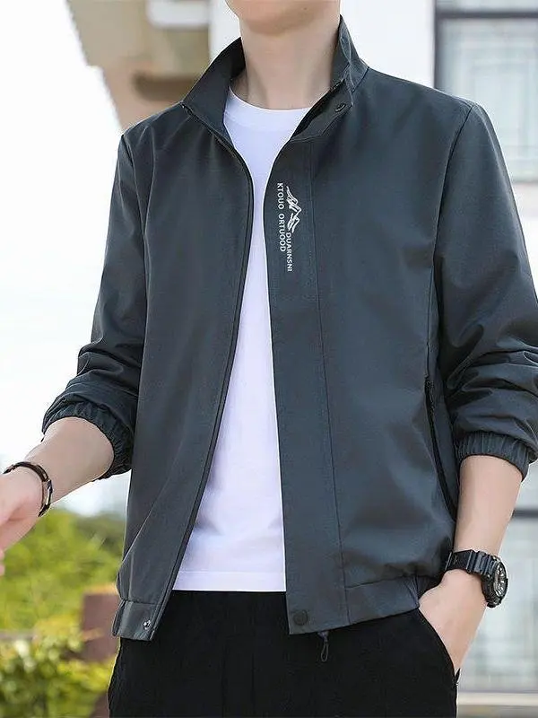 

2025 New Men's Stand Collar Jaet ort Sle Faion Print Versatile Spring Autumn Casual Top Coat Breathable Stand Fit