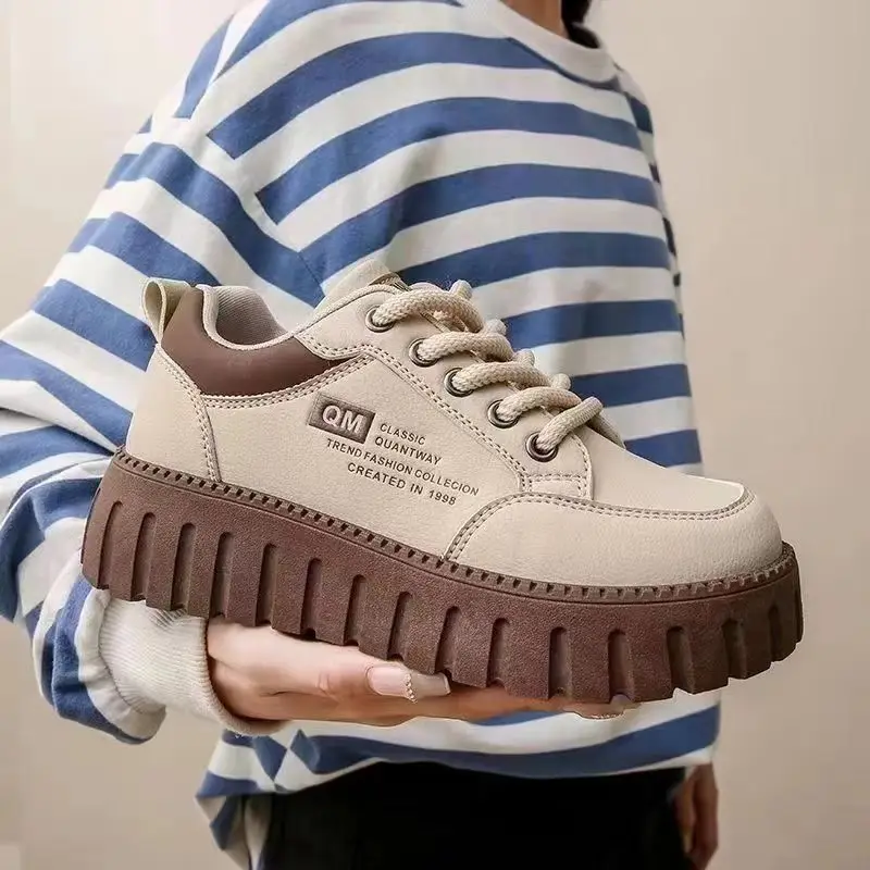 

The 2025 new thick-soled white sneakers, sporty and casual board shoes, height-increasing dad cake shoes with round toe