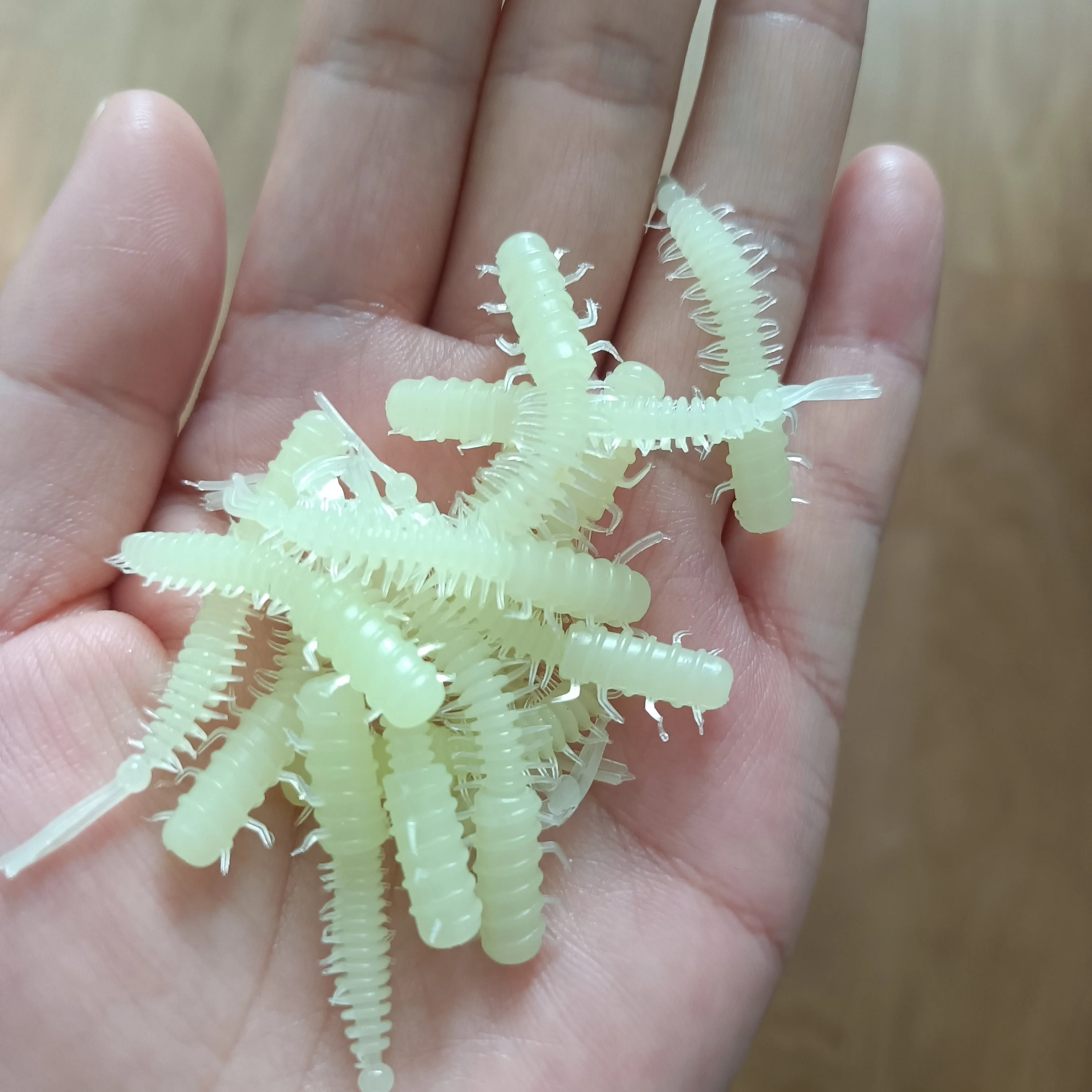 DUODUOYU 10 Stück Wurmköder, Mini-Weichköder, 45 mm, 0,4 g, weicher Silikonköder, künstliche Larve-Gummiköder, Wobbler, Bass-Angelköder – Detail 7