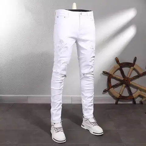 Sokak moda erkekler kot beyaz elastik streç sıska Fit yırtık kot erkekler fermuar tasarımcı boncuk yama Hip Hop Denim pantolon