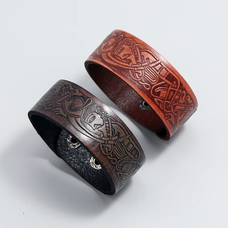 Retro geprägtes Totem muster Rindsleder Armband Armband hand gefertigt verstellbares Armband Cowboy Zubehör Unisex Schmuck
