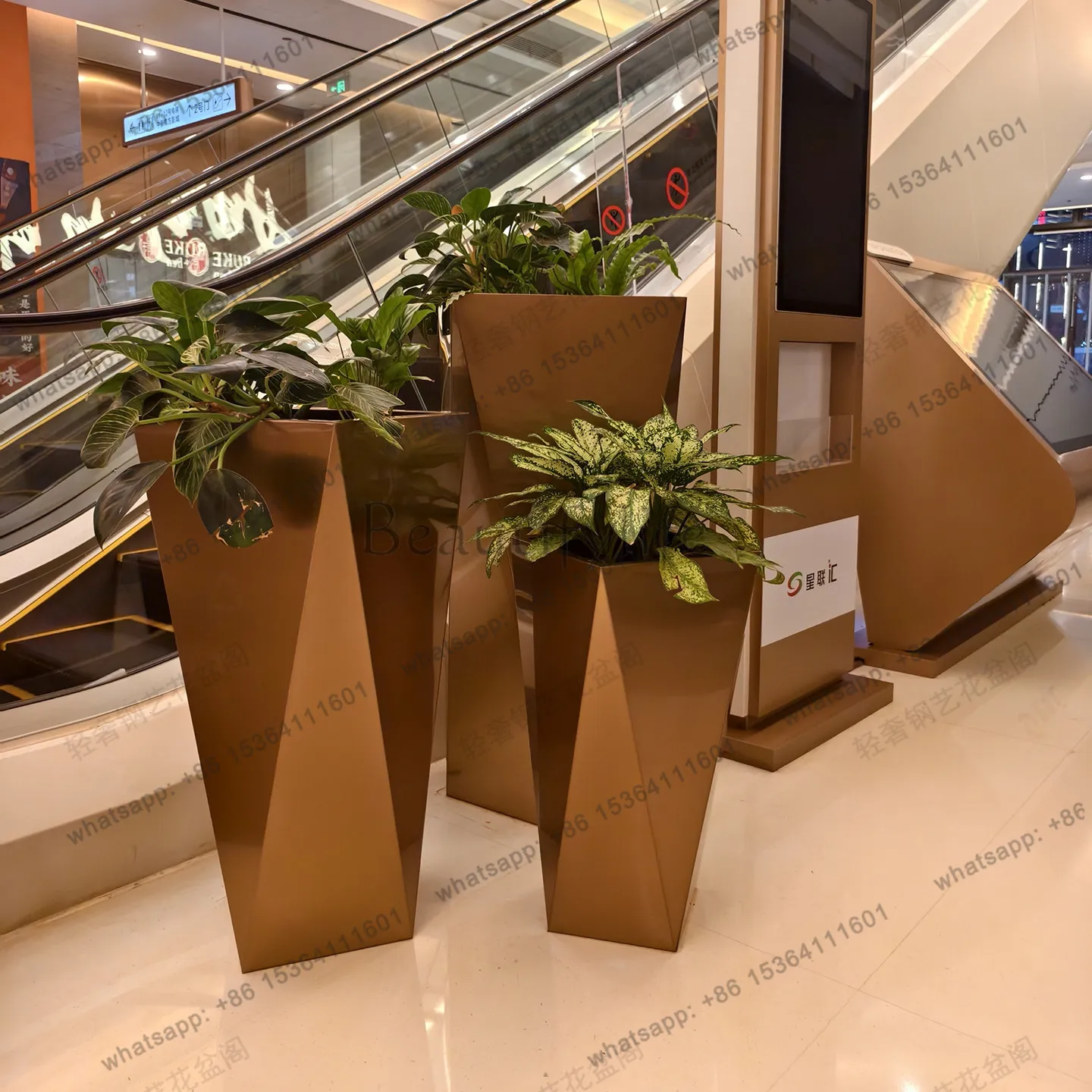 Electroplated stainless steel flower box shopping mall hotel office lobby escalator flower device customization