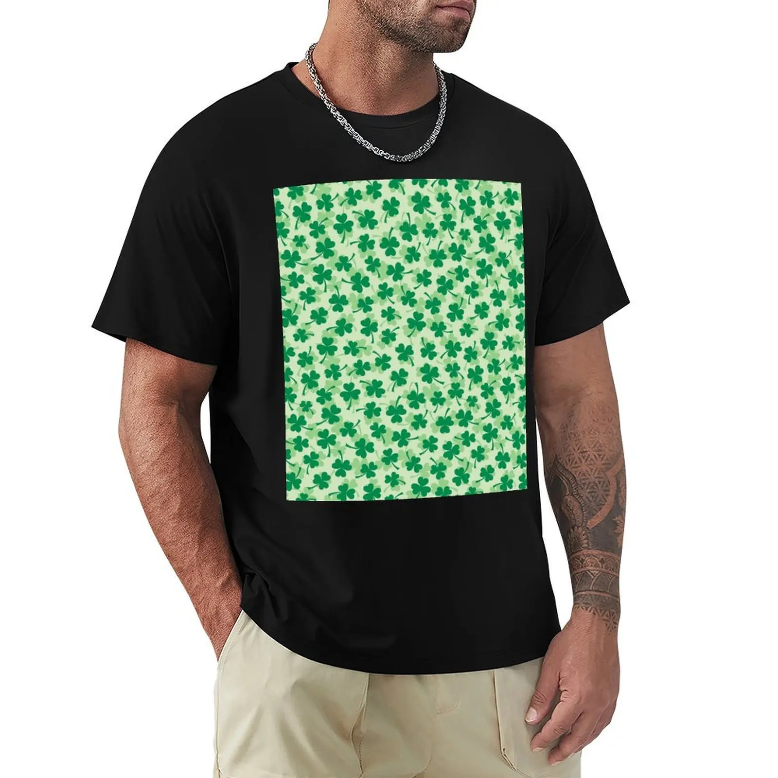 Clover leaf pattern - Green St Patrick's day three leaf clovers T-Shirt Active Wear Sports T-Shirt for Men