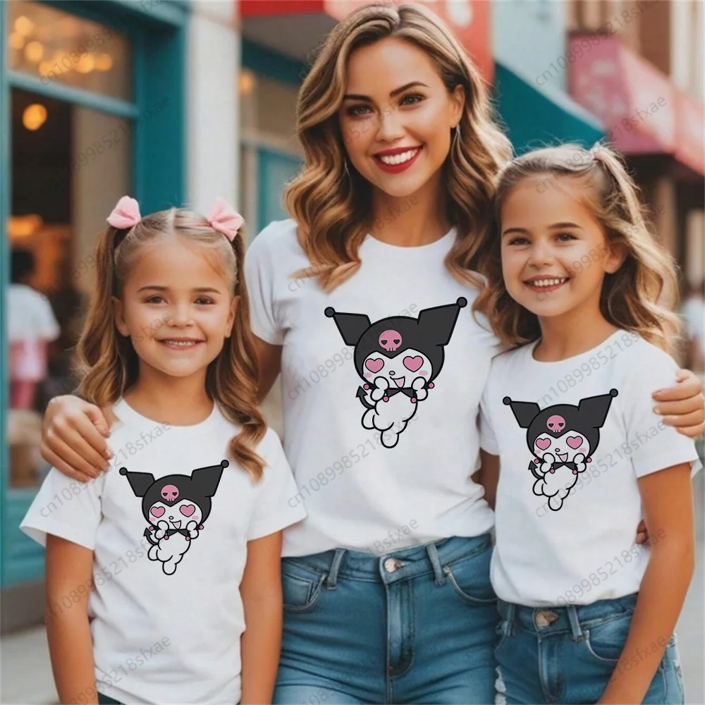 

Семейные комплекты одежды в готическом стиле Kawaii Sanrio: футболки с принтом для папы, мамы и детей, модные одинаковые топы