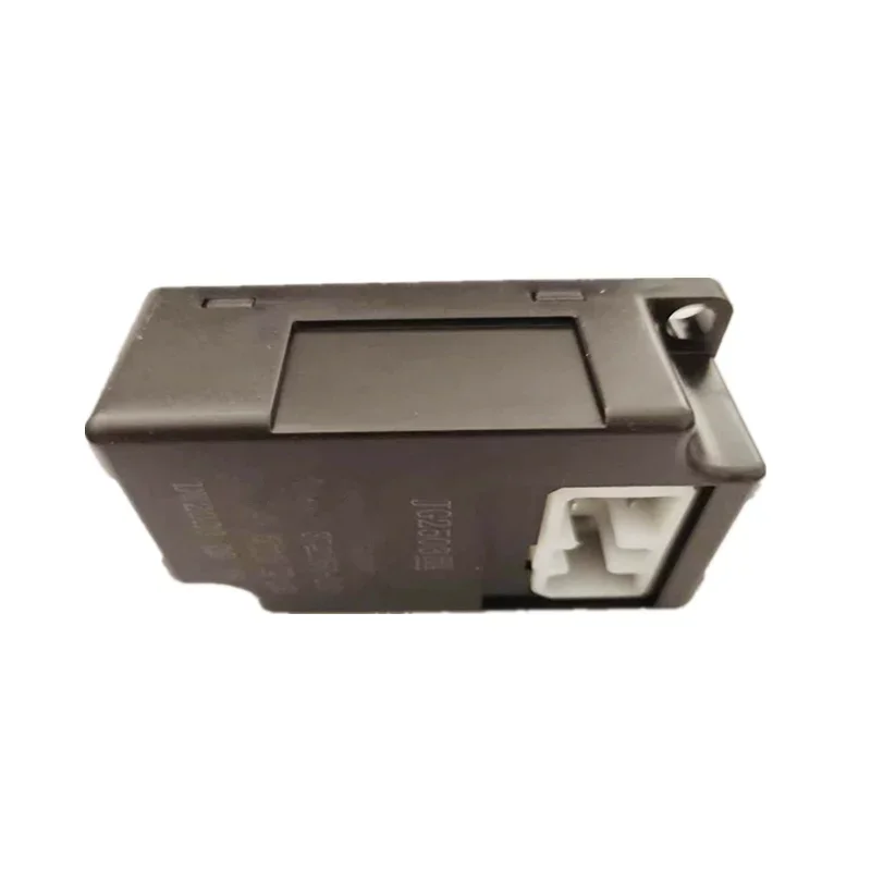 For FAW Jiefang J6 Intermittent Gap Relay Controller for Wipers and Wipers High-quality Automotive Accessories 3741060-240