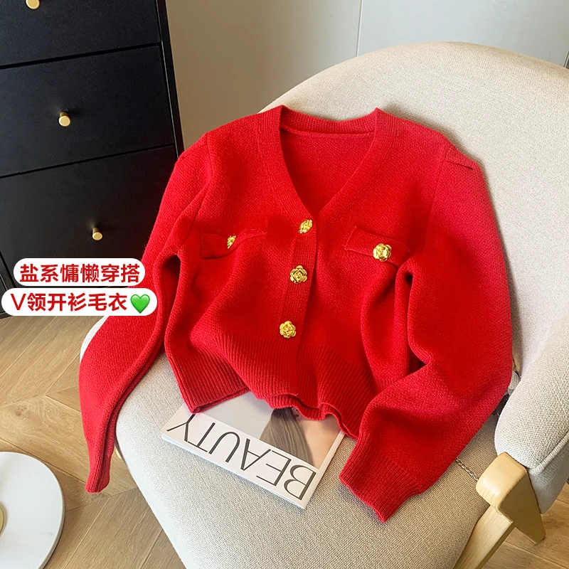 

Red sweater for women with autumn and winter design sense, niche V-neck bubble sleeve knitted cardigan jacket top