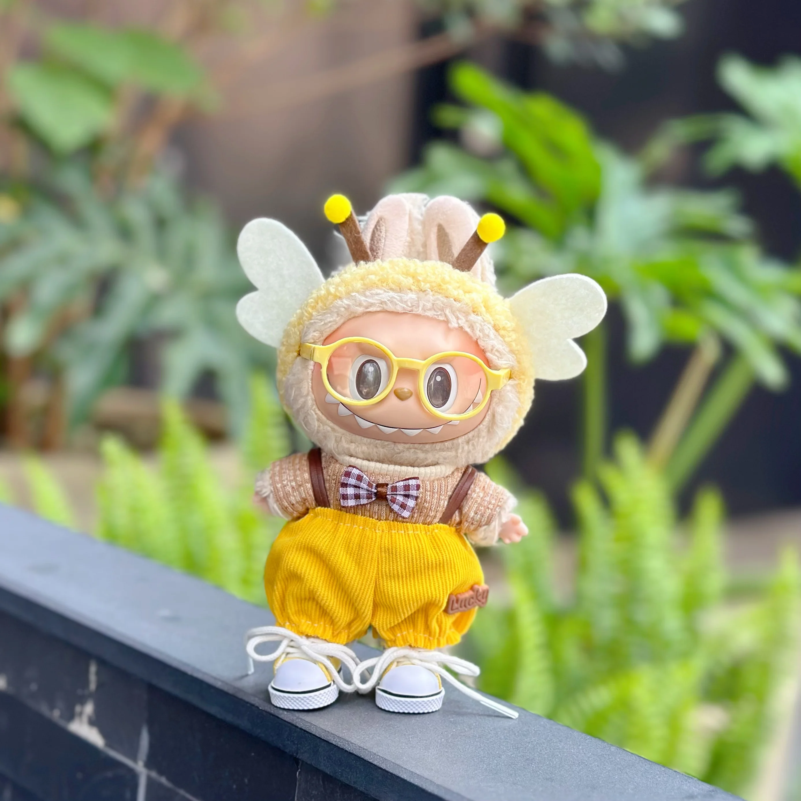 Ropa para muñecas solo para 15cm 17cm Labubu Little Bee vinilo caja ciega figuras colgantes lindos trajes de repuesto