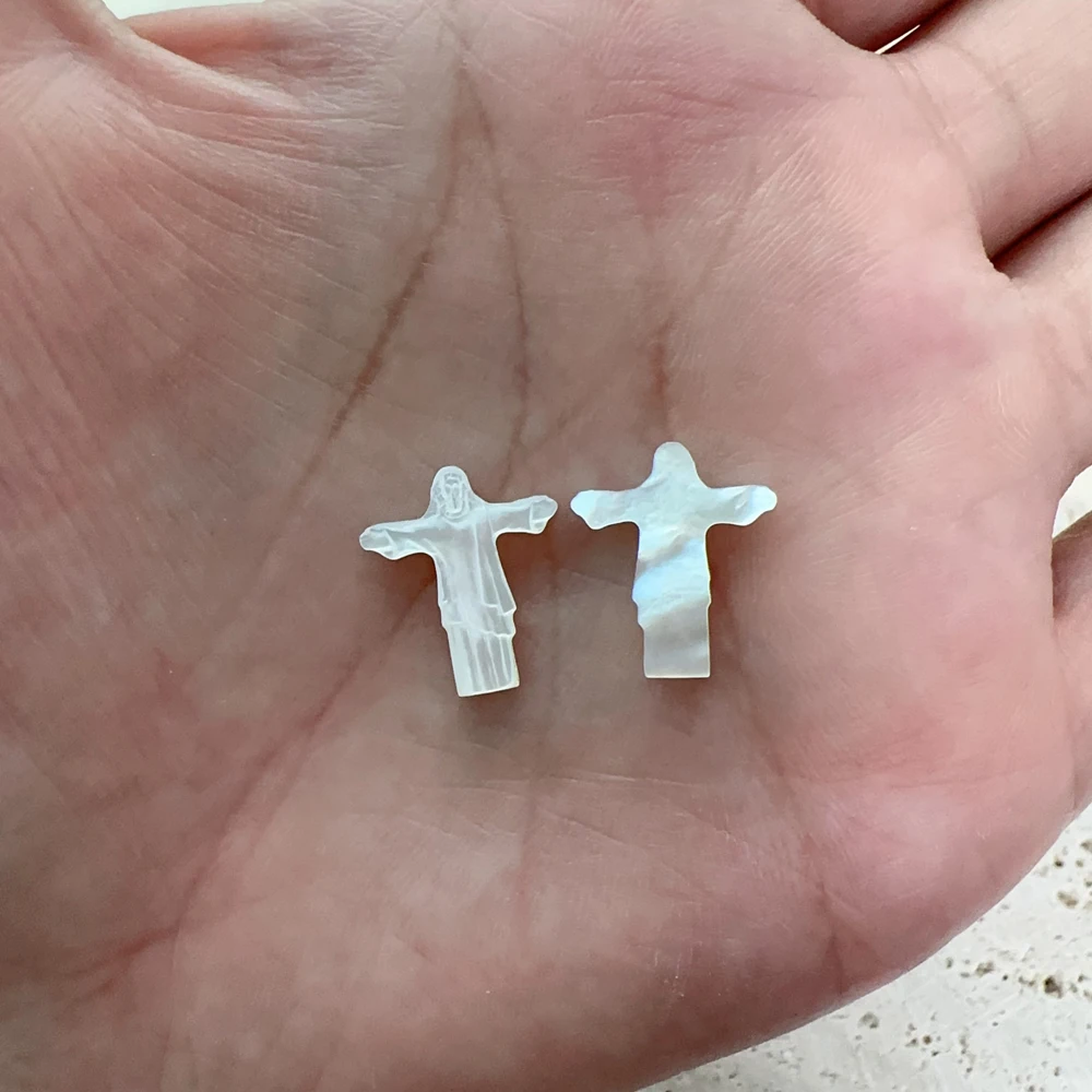 

10 pcs/lot Handmade Catholic Jewelry Mother of Pearl Jesus Pendant White Shell Religious Necklace Charm for Jewelry Making