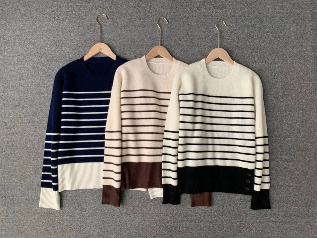 

Winter 2023 Autumn New And Women's ClothingHorizontal Hem Slim-Fit Three Buttons Horizontal round Neck Sweater 1017