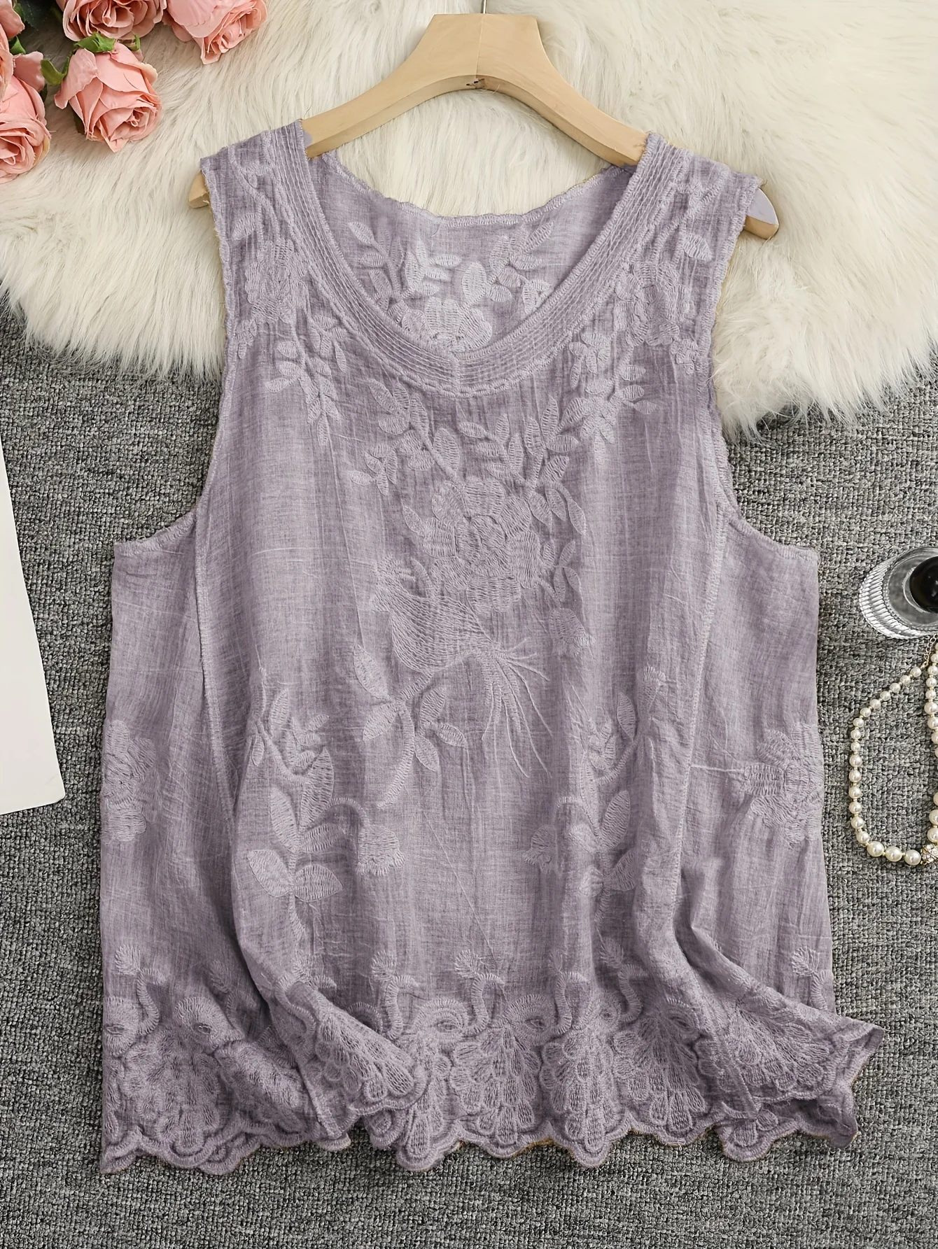 

Distressed Dyed Simple Thin Elegant Sleeveless Vest Embroidered Flowers Exquisite Versatile Round Neck Top Light and Breathable Not Picky