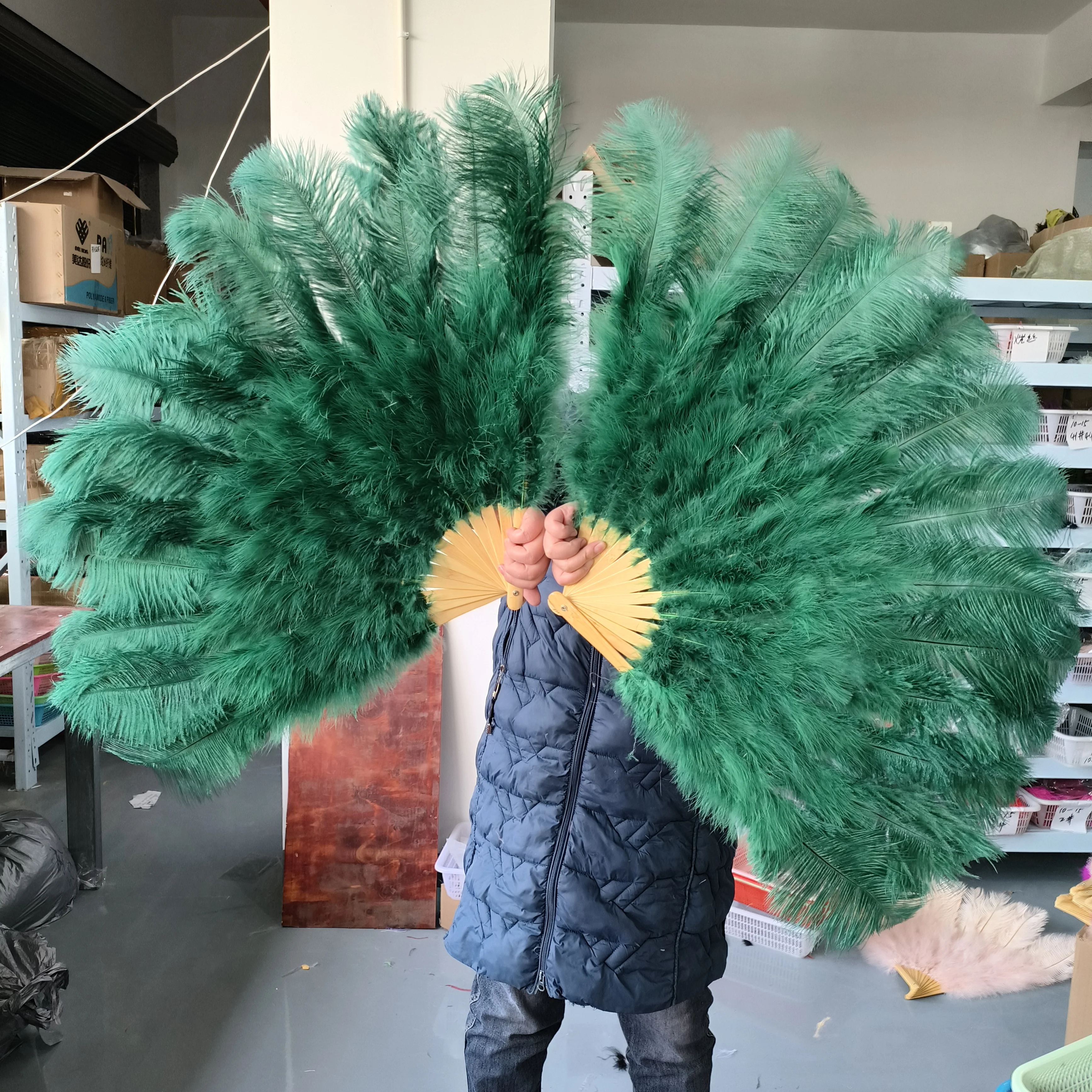 Wholesale 10PC Dark Green Ostrich Feathers Fans for Carnival Belly Dance Magic Show Stage Decor Performance Props Customized