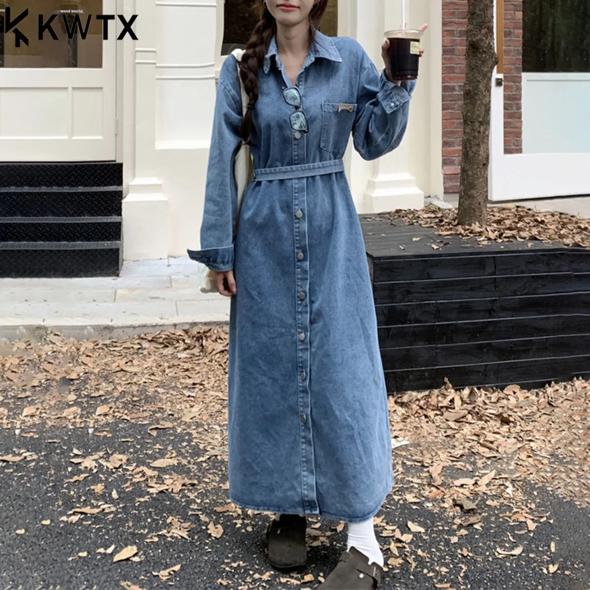 

KWTX, новинка 2025, женский винтажный дизайнерский джинсовый плащ, длинный пояс, однотонный лацкан, элегантный, повседневный, премиум-класса, весна-осень