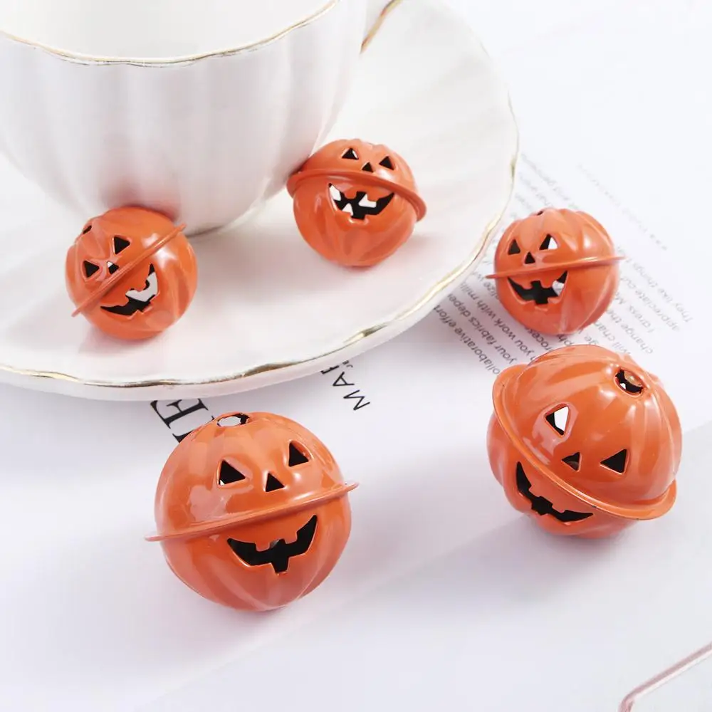 Cute Funny Hanging Ornaments Pendant Wind Chime Material Pumpkin Head Shape Metal Bell Kid Gift Pumpkin Bells Halloween Decor