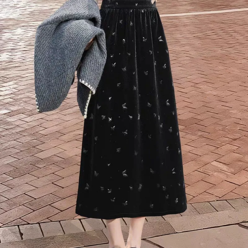 

2025 Autumn New Emed Velvet Skirt Feminine and Versatile Versatile Elegant Retro A-Line Skirt