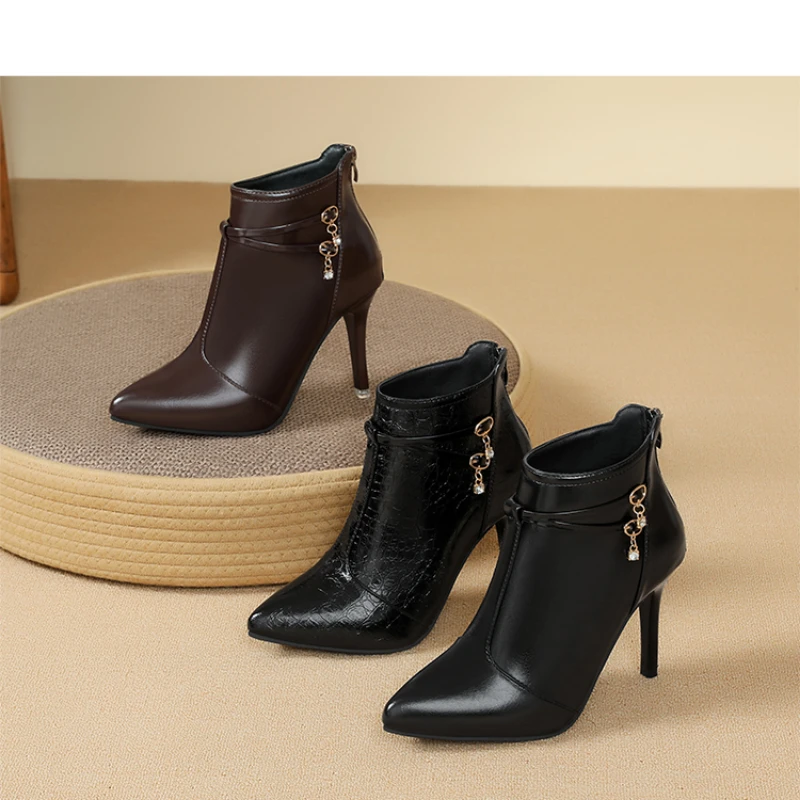 مثير كبيرة الحجم وأشار الظهر زيبر مع المخملية الدافئة الأزياء كل مريحة عدم الانزلاق تنفس أزياء المرأة حذاء من الجلد