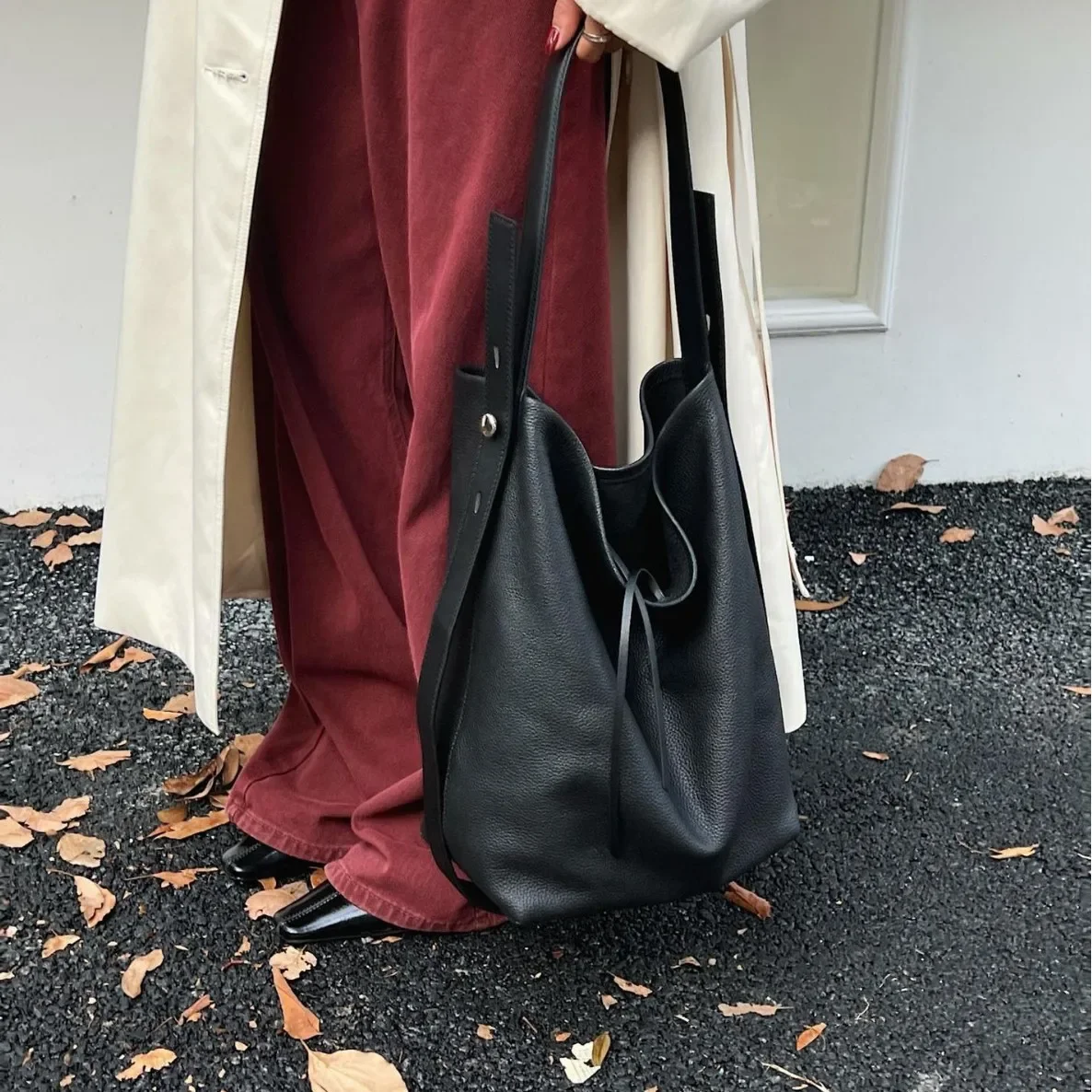 

2026 Lazy wind casual bucket bag fashionable simple commuter shoulder bag niche design literary messenger bag