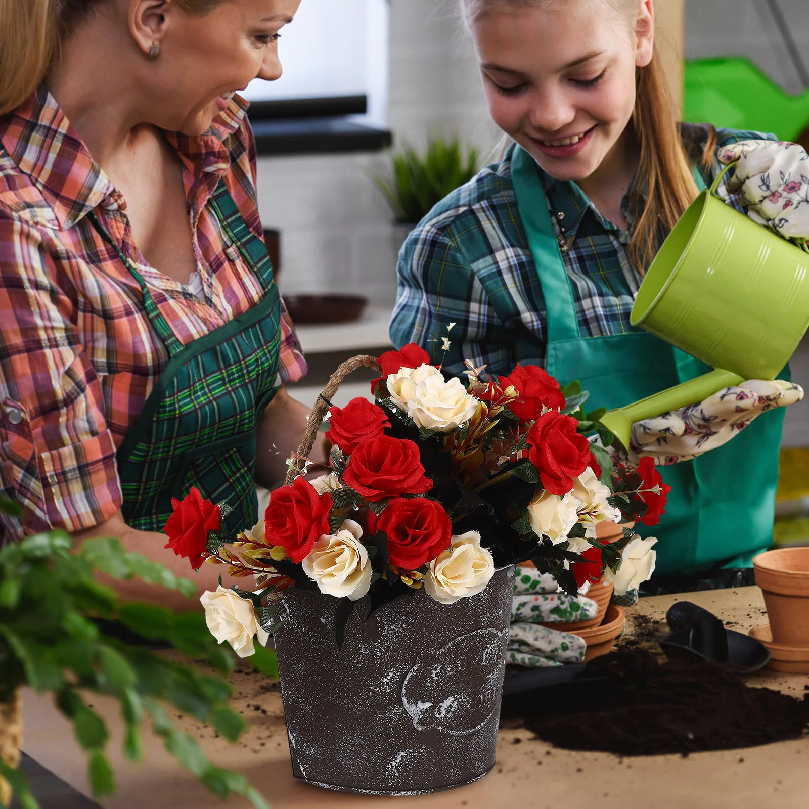 

2pcs Wall-Mounted Flowerpot Iron Hanging Planter Rustic Metal Flower Bucket For Indoor Outdoor Decor Vintage Style Farmhouse