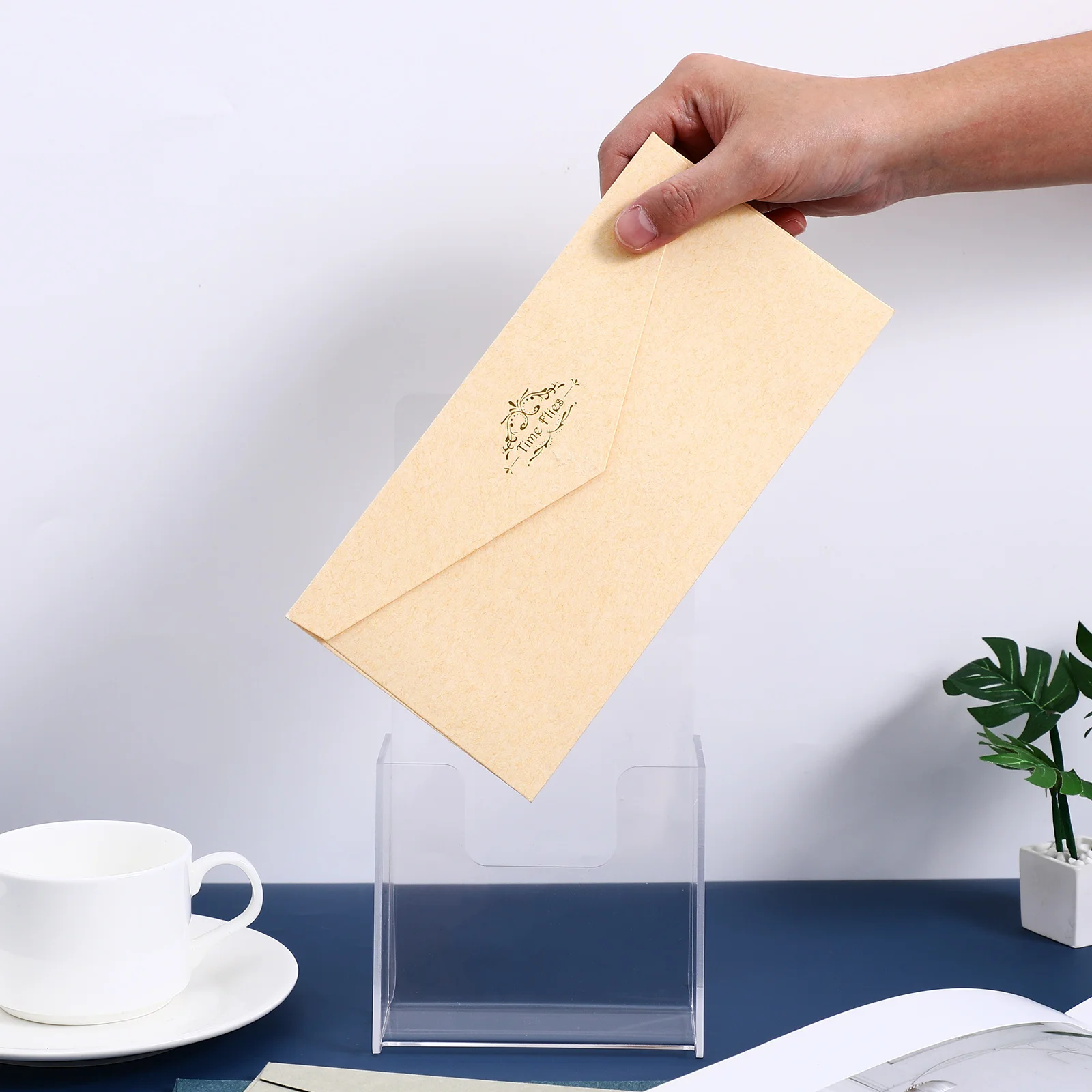 

1pcs Brochure Display Stand Acrylic Transparent Literature Organizer Stable Support Pamphlet Holder For Shop Office Exhibition