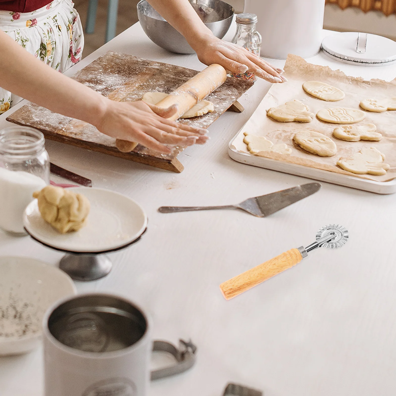 

1pc Cookie Stamp Mold Wooden Handle Alloy Cutting Edge Baking Tool For Cookies Biscuits Pastries Dough Cutter Kitchen Gadget