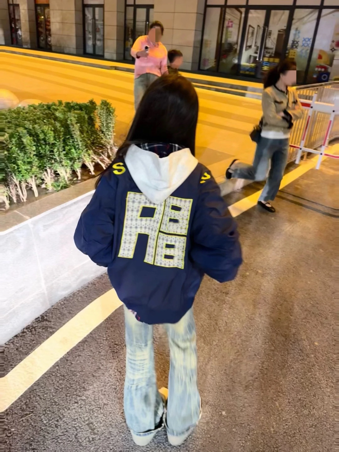 

Бейсбольные куртки для подростков и женщин: осенние, асимметричные, с бахромой, стеганые, с воротником-стойкой, на хлопковой подкладке, из шифона, глянцевые, в стиле OL