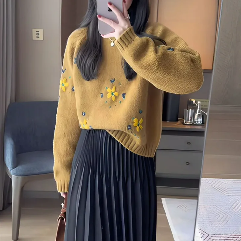 

Women's Design Sensation Lazy Style Long Sleeve round Neck Top for Autumn Winter Elegant Embroidered Flower Knitted Sweater