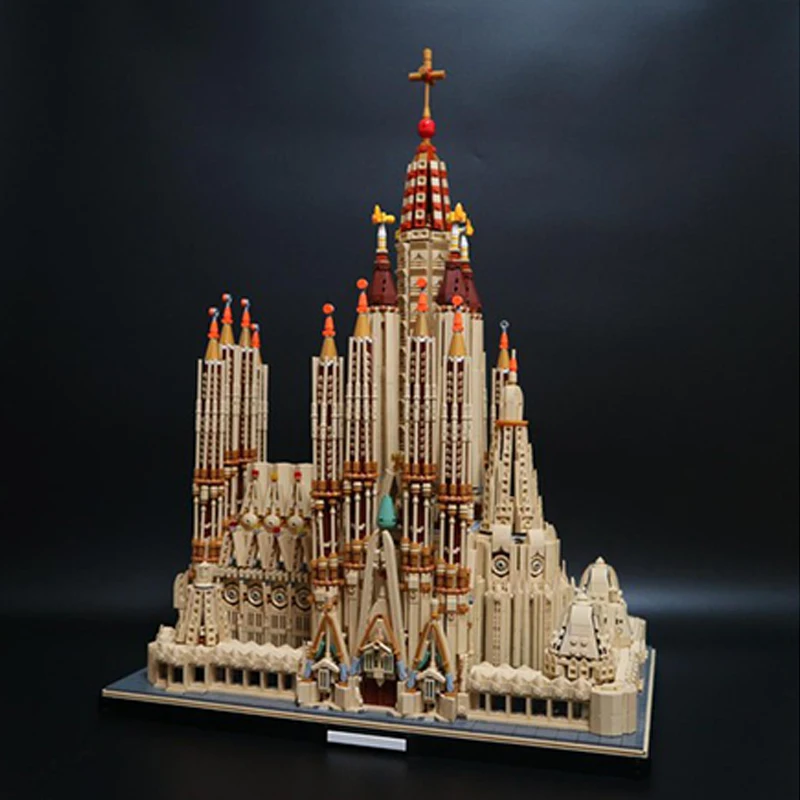 10045pcs Moc Sagrada Familia Medieval Modular Buildings Castle Building Blocks Creative Assembly Bricks Toys Kids Christmas Gift