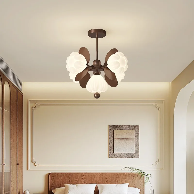 Pastoral minimalist full-spectrum eye-protection living room lamp, French vintage chandelier