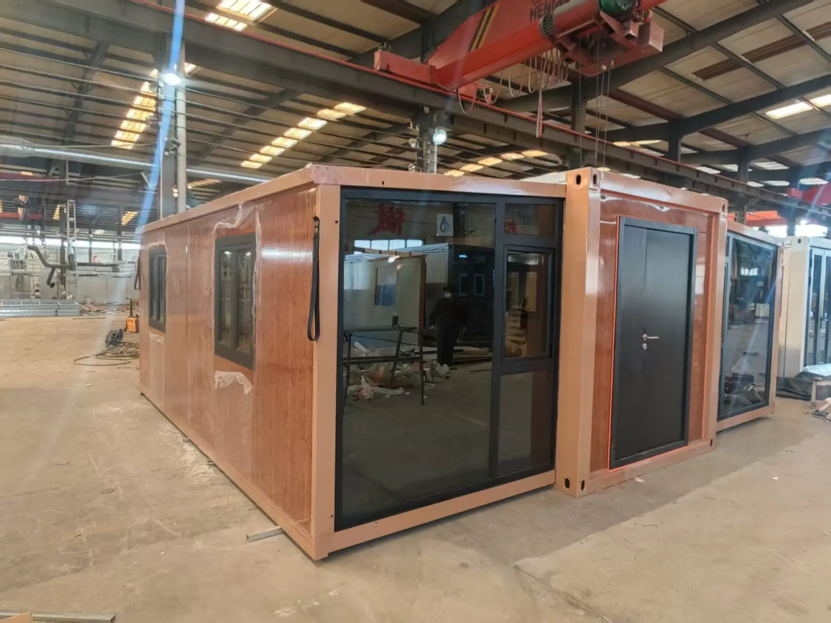 China Manufacturer's Movable Foldable House Foldable Living Expansion Room with Terrace 40 ft with 3 Rooms and Kitchen